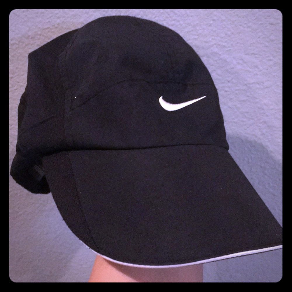 Nike feather light dri-fit hat